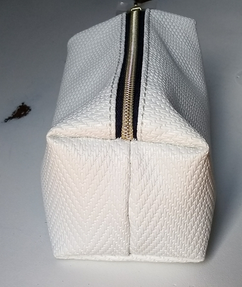 Estee Lauder Other - NWOT Mini Versatile Pouch